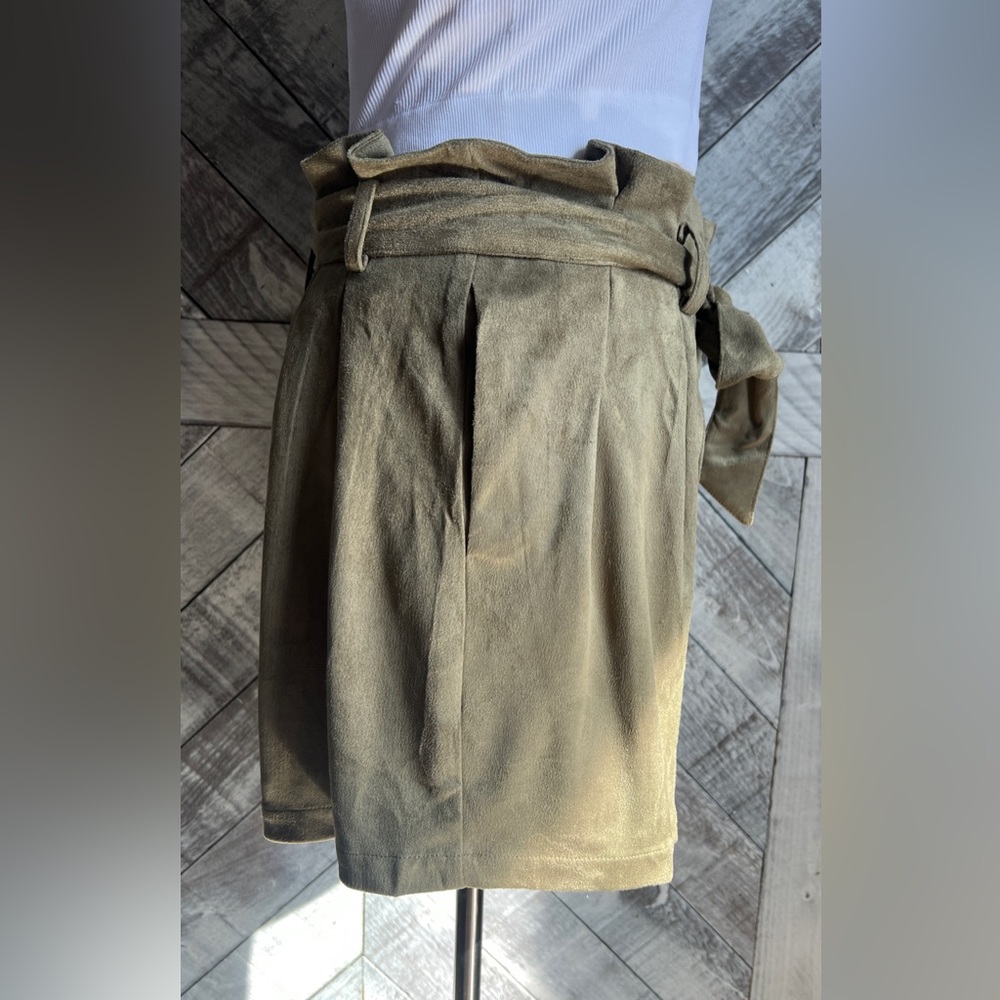 HYFVE NWT FAUX SUEDE PAPER BAG WAIST SHORTS WITH POCKETS . - Picture 6 of 8